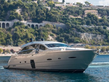 LOUNOR - 2010 PERSHING 80' 5