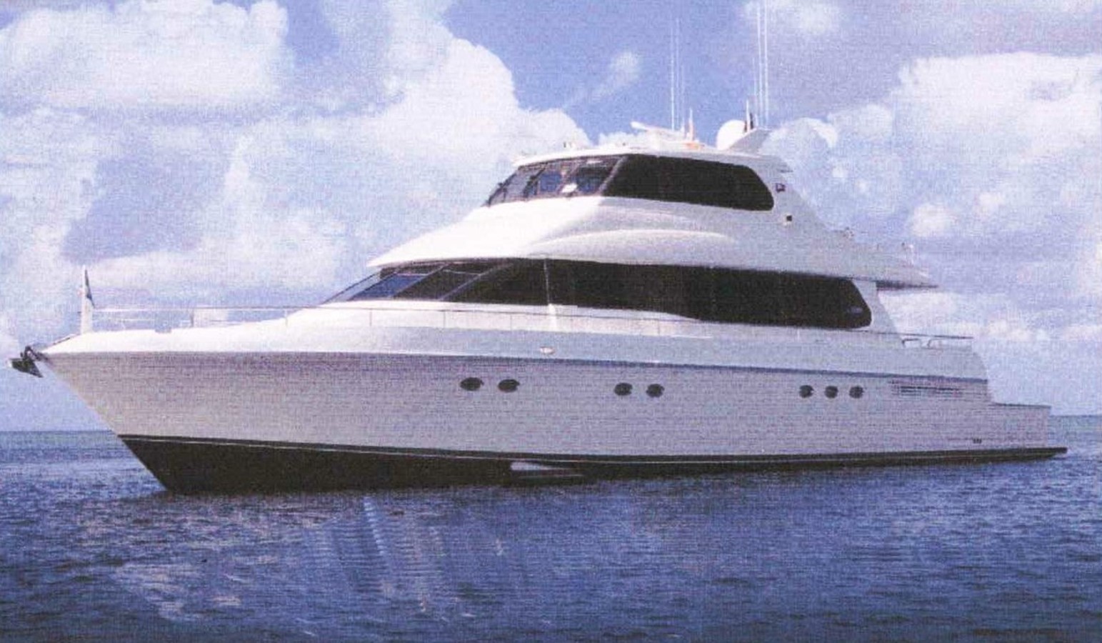 LIONFISH - 2000 LAZZARA 80' Wide Body/Sky Lounge