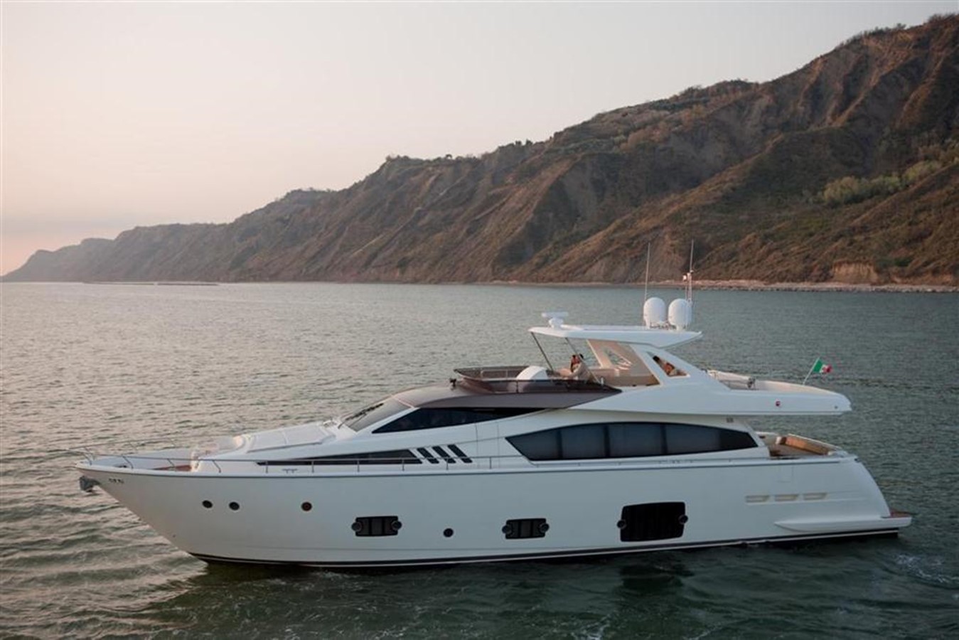 Ferretti 800 HT - 2013 FERRETTI YACHTS 80' 2013