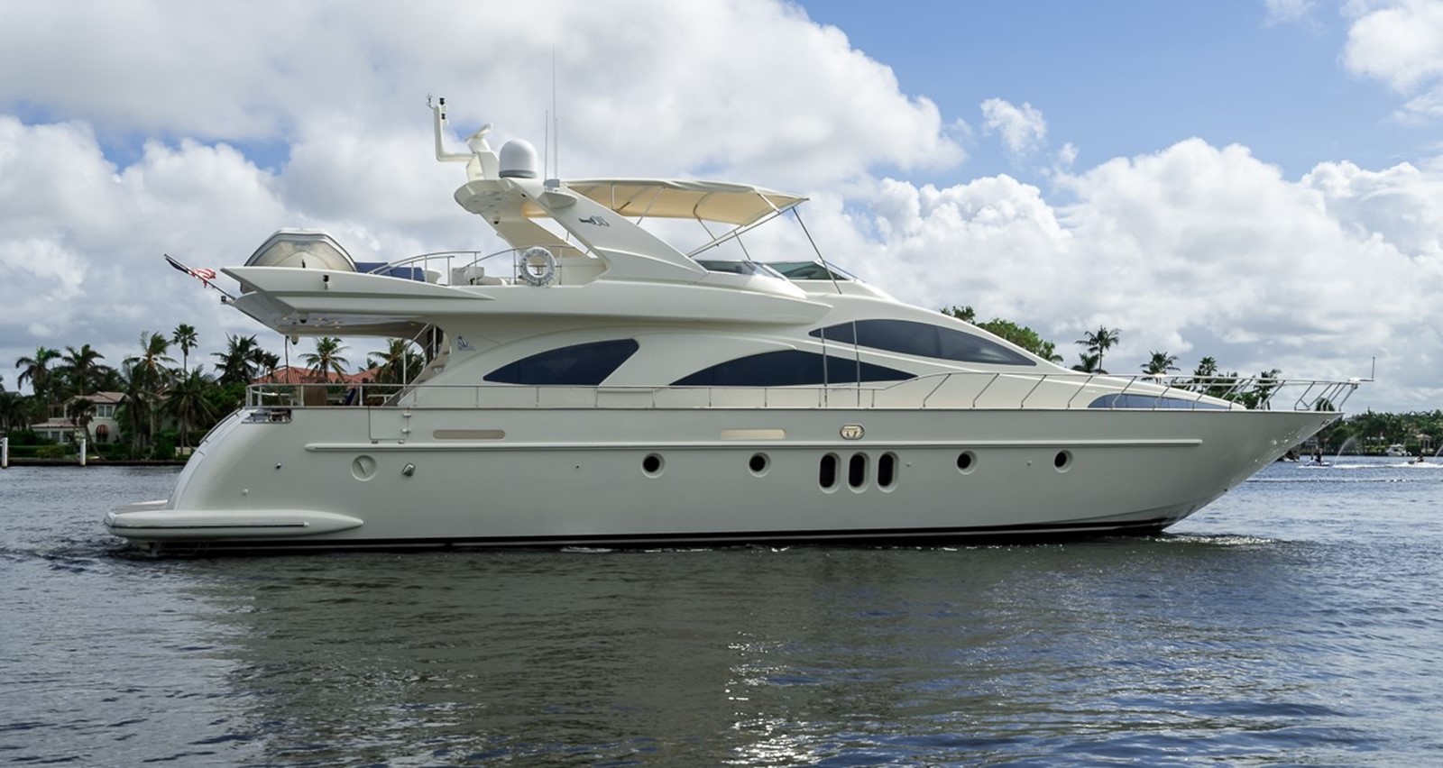 ANCHOR MANAGEMENT - 2003 AZIMUT YACHTS 80'