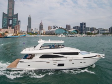 Johnson 80 Gilman Edition - 2020 JOHNSON 80' Flybridge Motor Yacht w/Hydraulic Platform