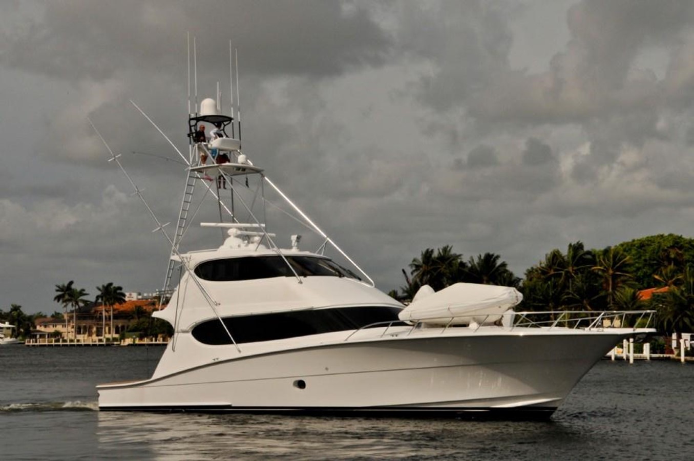 HAPPY FISH - 2008 HATTERAS 77' Convertible