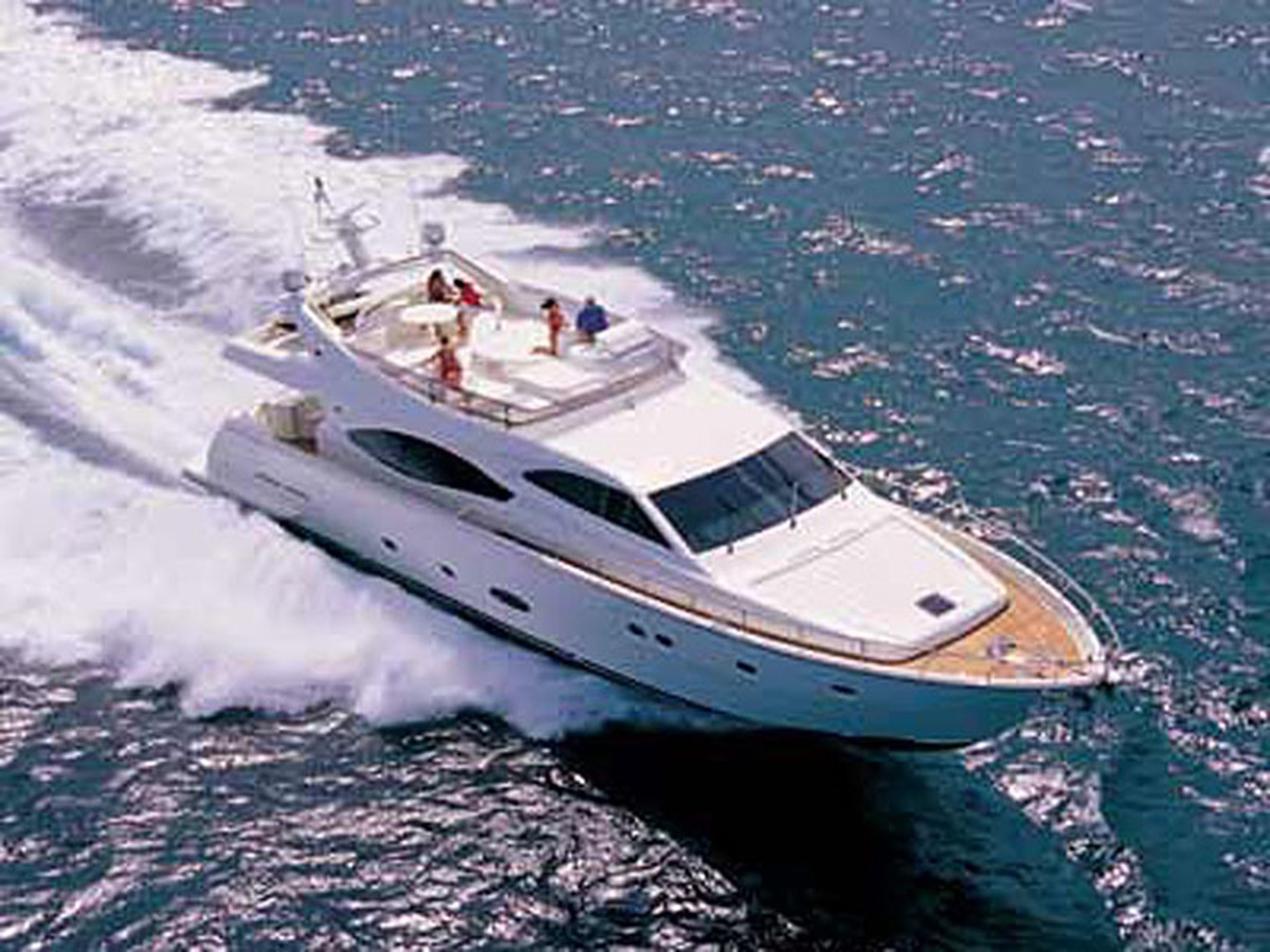 760 Ferretti - 2005 FERRETTI YACHTS 77'