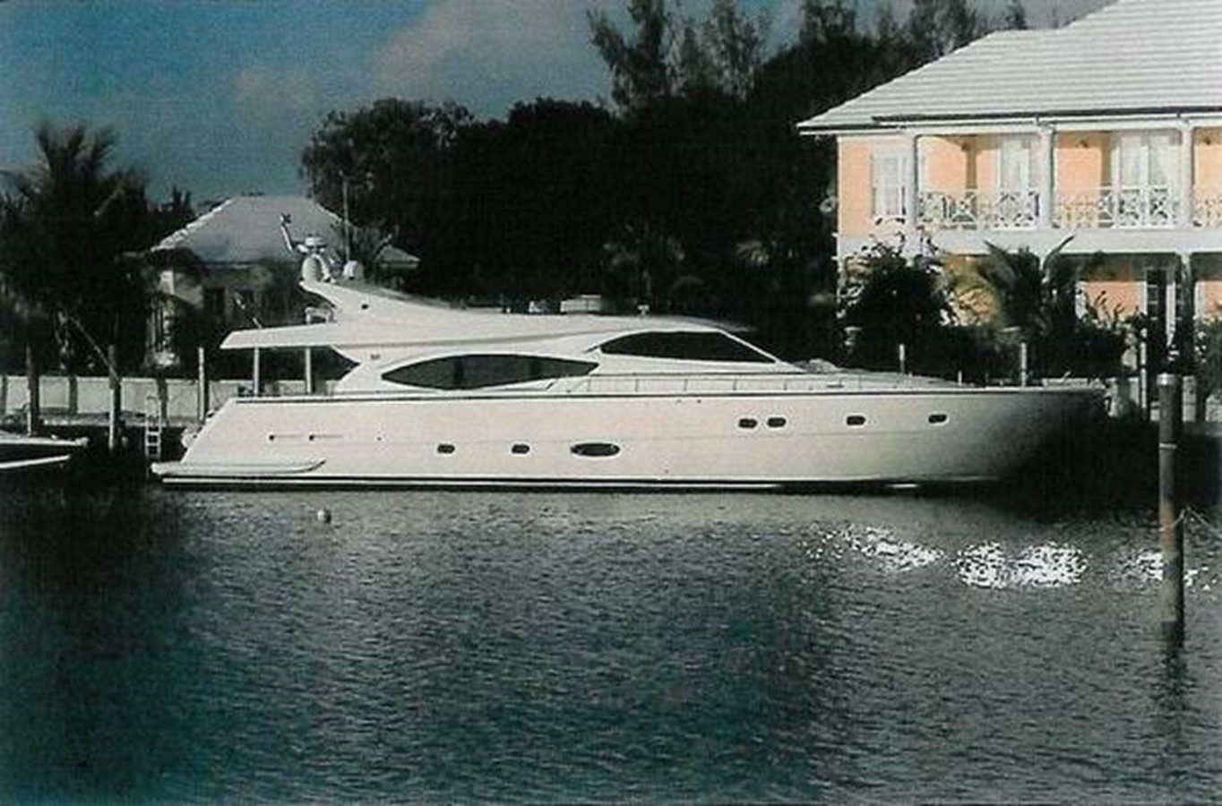 My Toy - 2003 FERRETTI YACHTS 76' 760