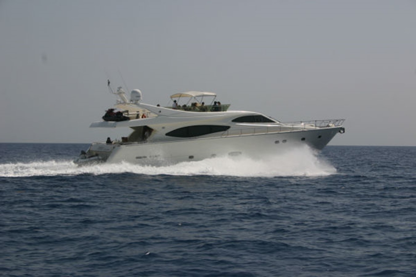 Viva - 2002 FERRETTI YACHTS 76'