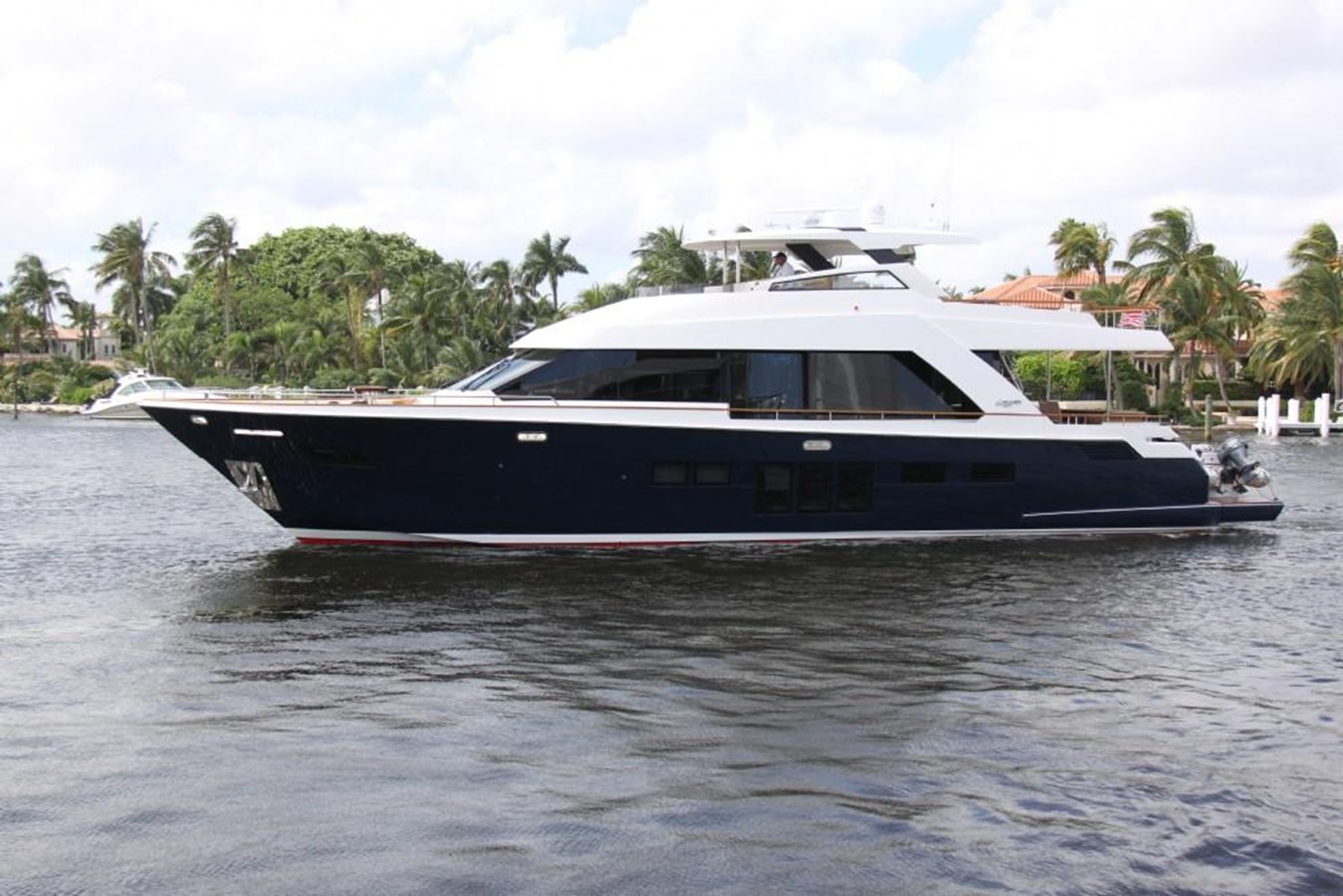 Breeze 76 - 2011 LAZZARA 76' Breeze Motor Cruiser