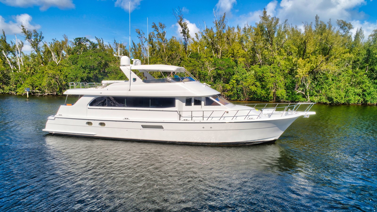 DIAMOND LADY - 2000 HATTERAS 75' 5