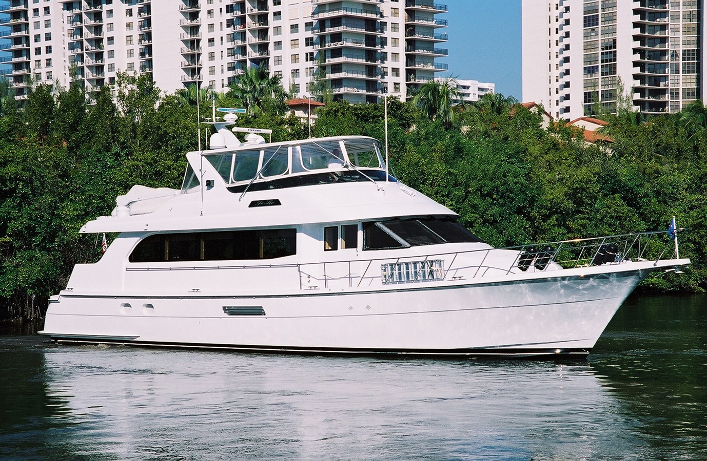 GOOD TIMES - 2000 HATTERAS 75' Cockpit MY