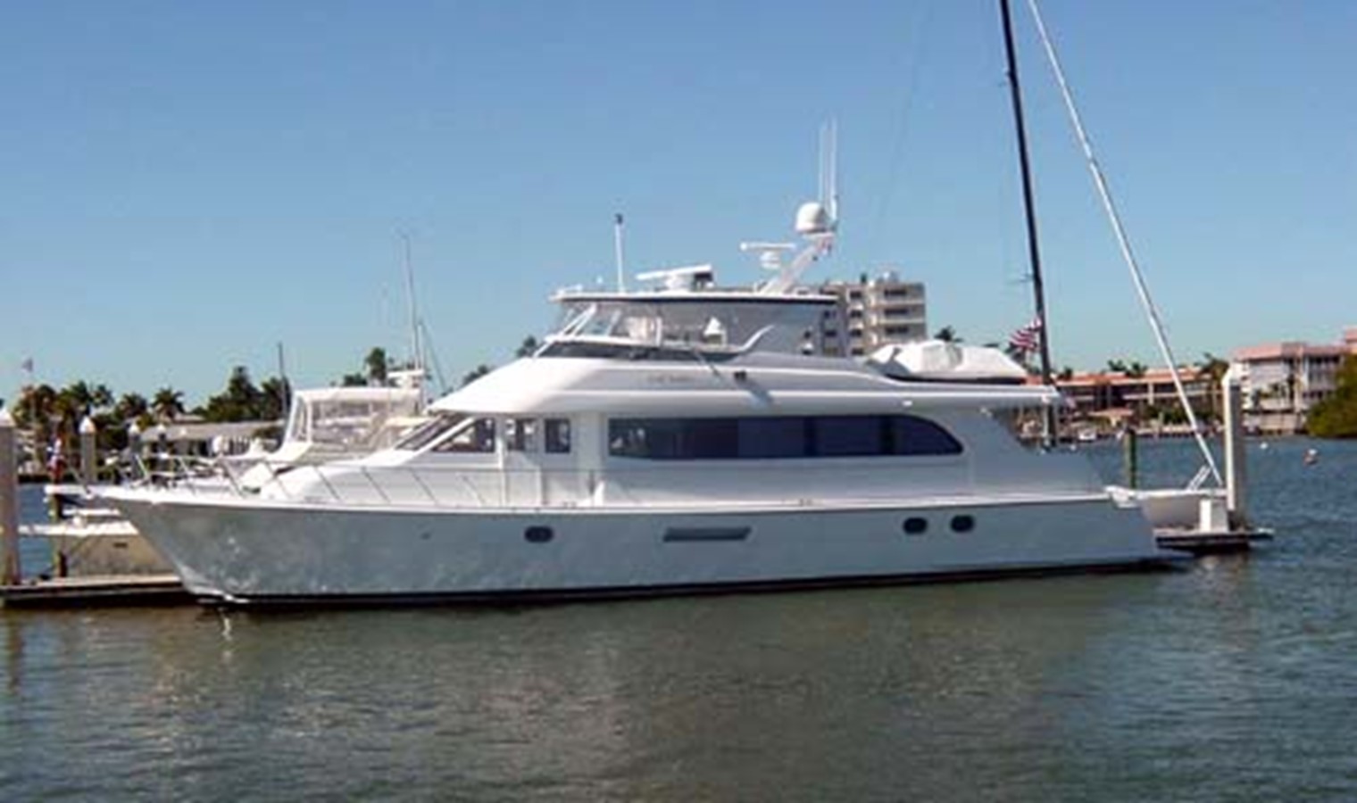 Gulf Yankee - 2002 HATTERAS 75' Cockpit Motor Yach