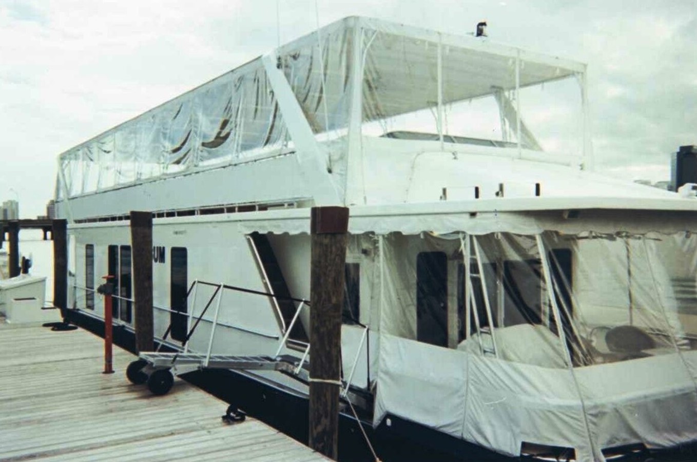 Dim Sum - 2003 SUMERSET HOUSEBOATS 75' Houseboat