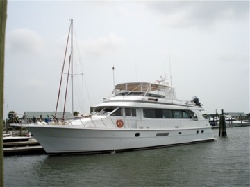 PALADIN - 2001 HATTERAS 75' Sport Deck MY w/walk-arounds