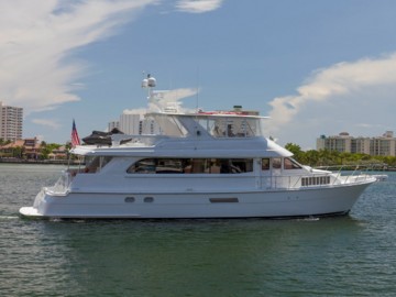 FREEDOM - 2003 HATTERAS 75' Cockpit