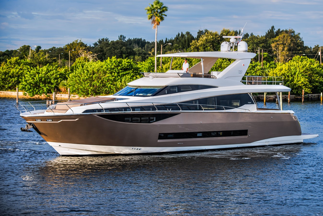 NEW Prestige 750 Flybridge PR16RX-009 - 2016 PREST