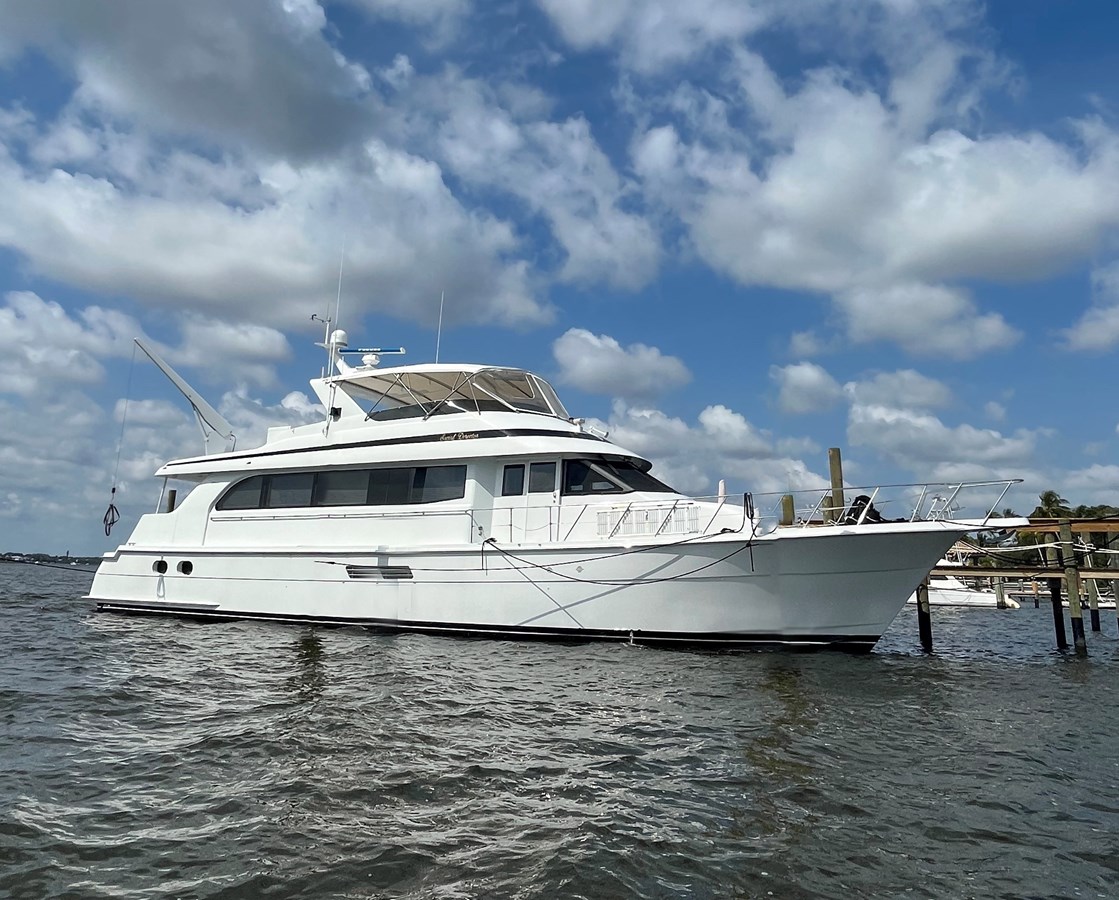 Social Director - 2002 HATTERAS 75' Motor Yacht Sp