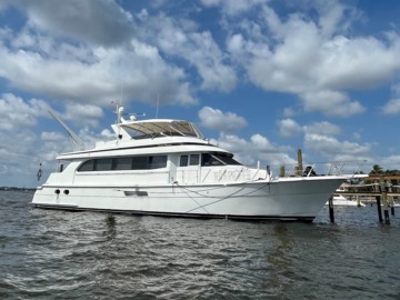Social Director - 2002 HATTERAS 75' Motor Yacht Sport Deck