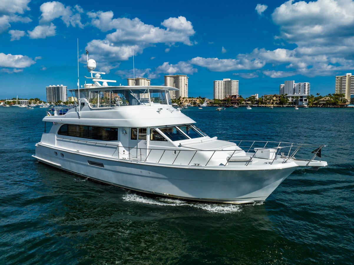 DIAMOND LADY - 2003 HATTERAS 75' Cockpit MY