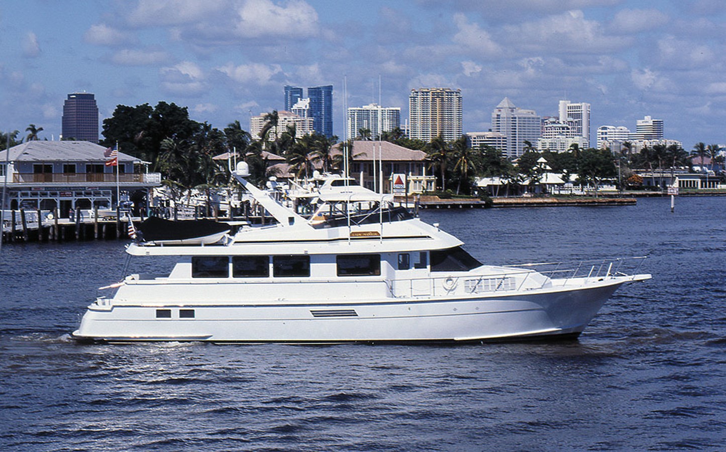 LADY MARION - 2000 HATTERAS 74' Cockpit MY