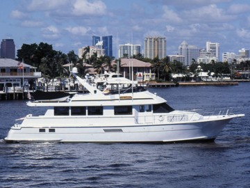 LADY MARION - 2000 HATTERAS 74' Cockpit MY