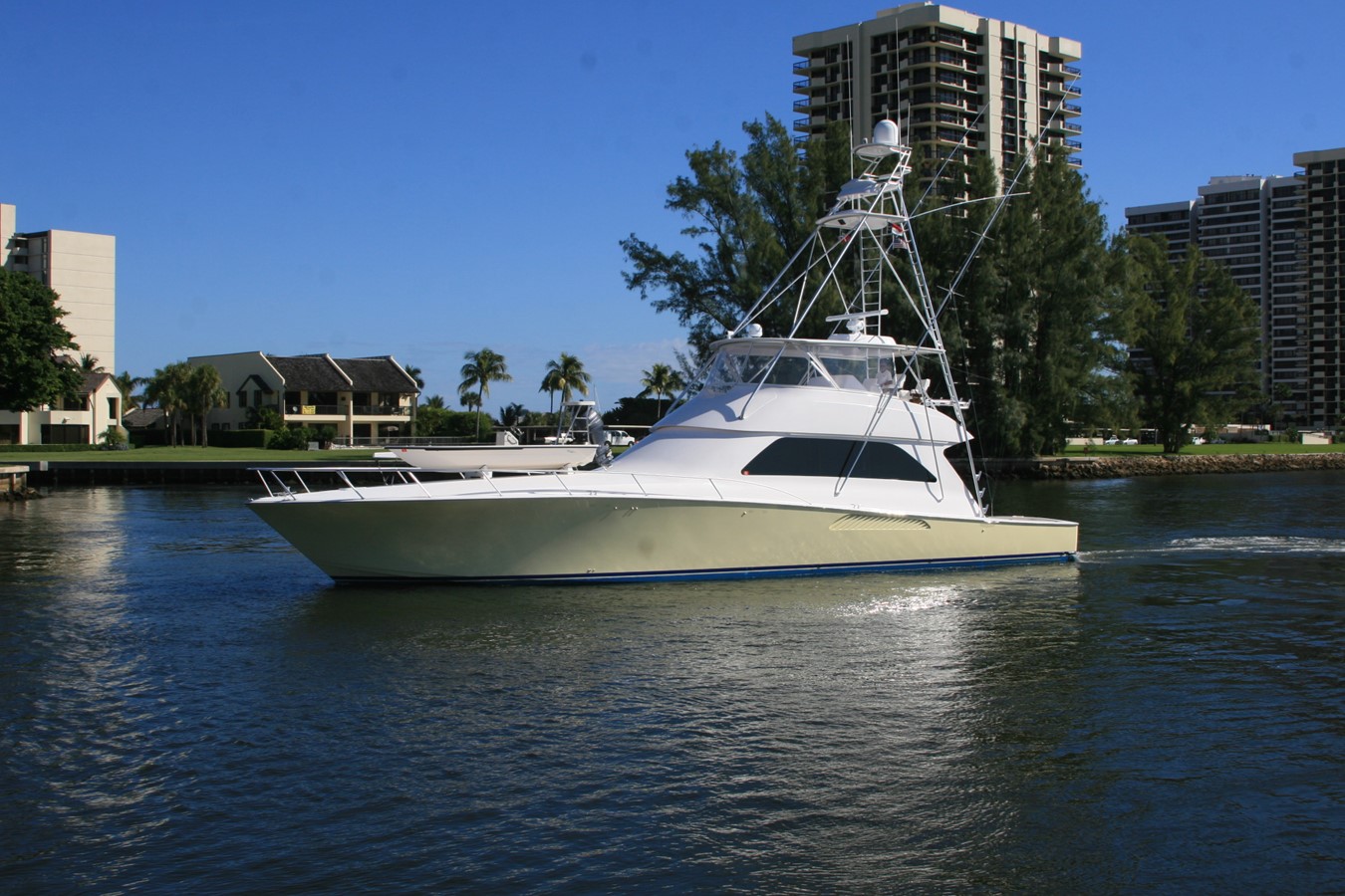 Makara - 2006 VIKING 74' Convertible