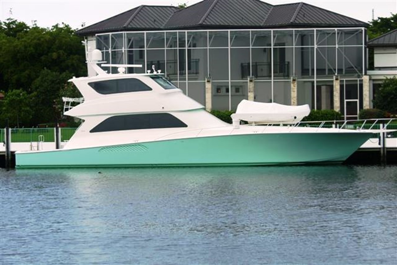 AYS Trade - 2005 VIKING 74' Enclosed Bridge