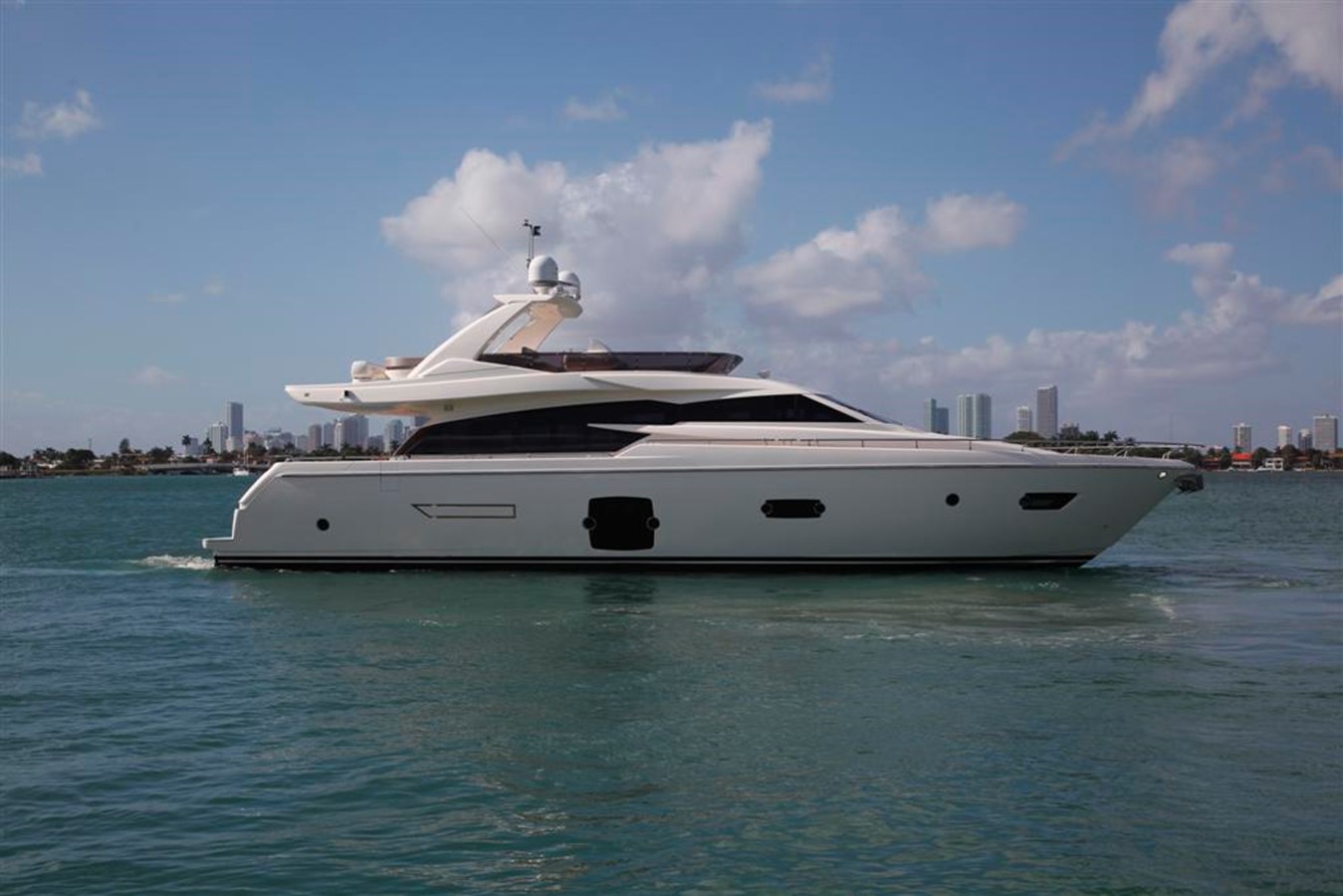 Ferretti 720 HT - 2011 FERRETTI YACHTS 72'