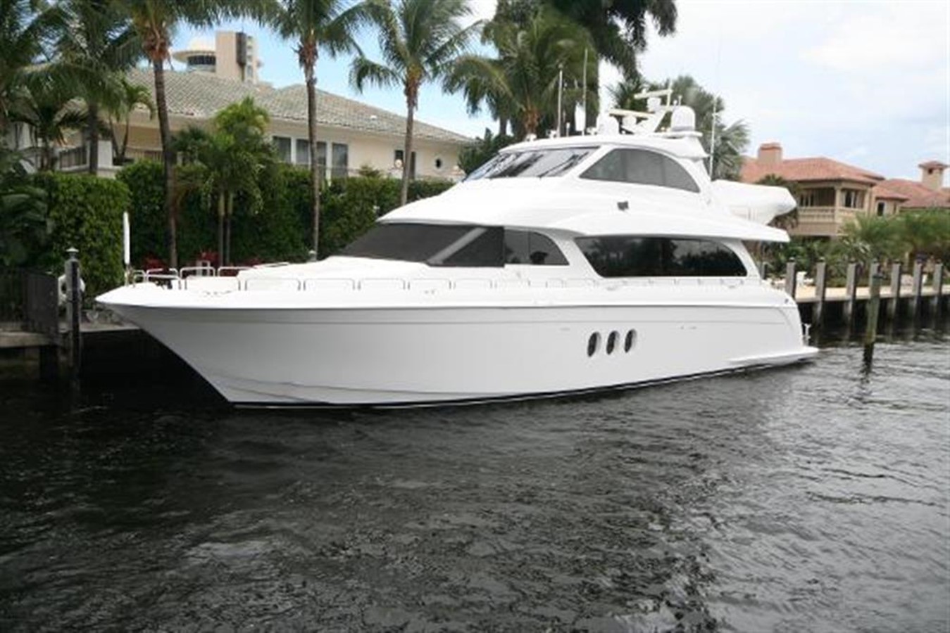 SHOW BOAT - 2009 HATTERAS 72' 72 Motor Yacht