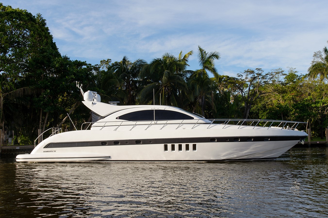 VICTORY - 2005 OVERMARINE GROUP 72' 72 Hardtop Exp