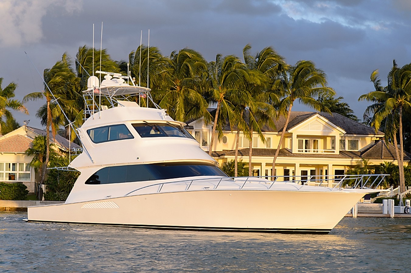 Cool Breeze - 2008 VIKING 74' Enclosed with Skybri