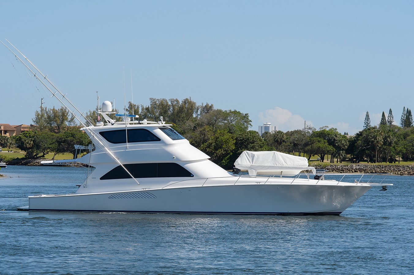 Amore - 2005 VIKING 74' Enclosed Flybridge