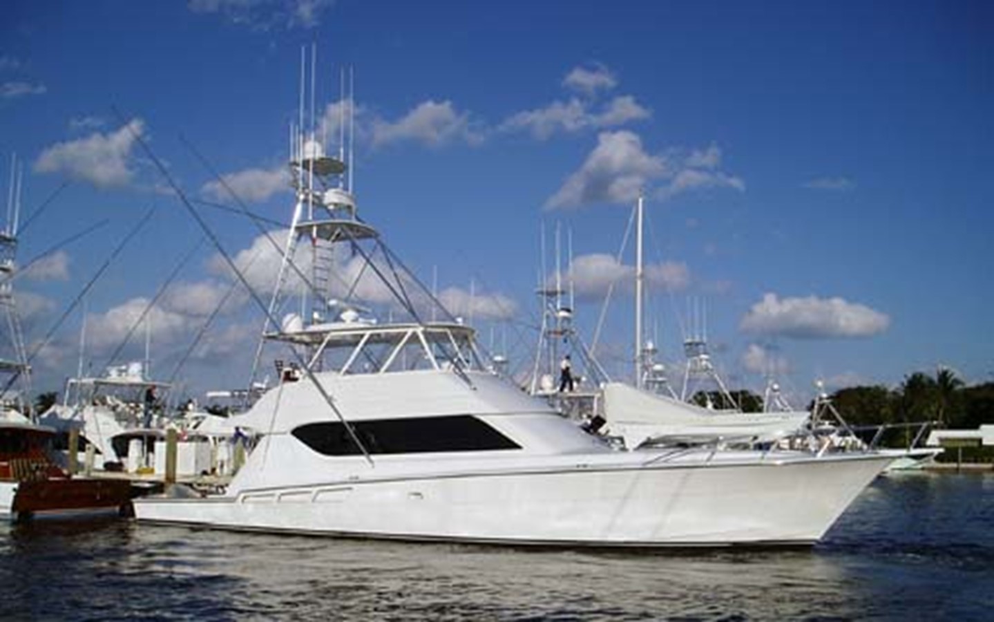 Ovation - 2003 HATTERAS 70' 3