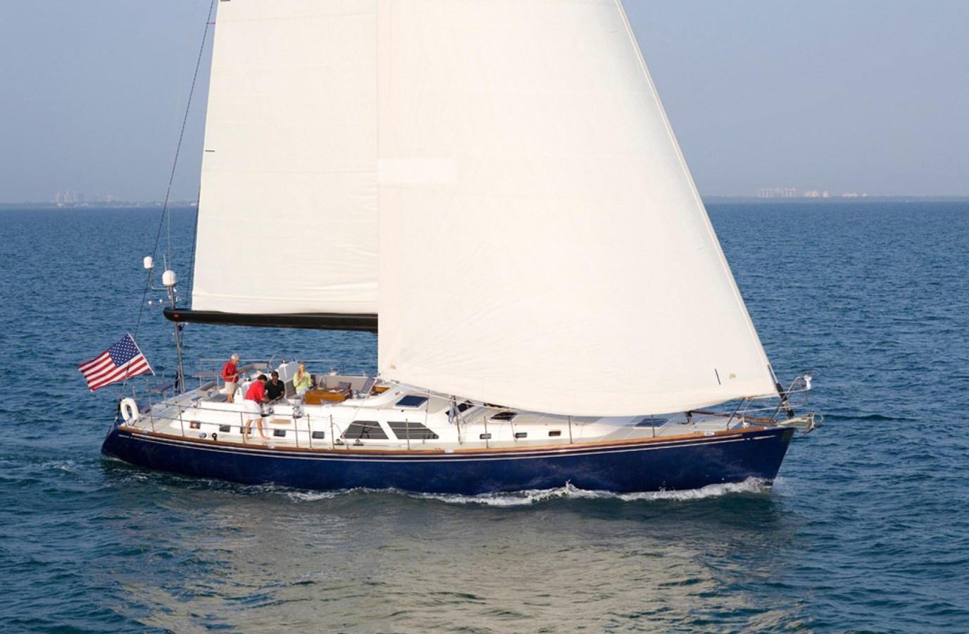 THE ROYAL BLUE - 2009 HYLAS 70'