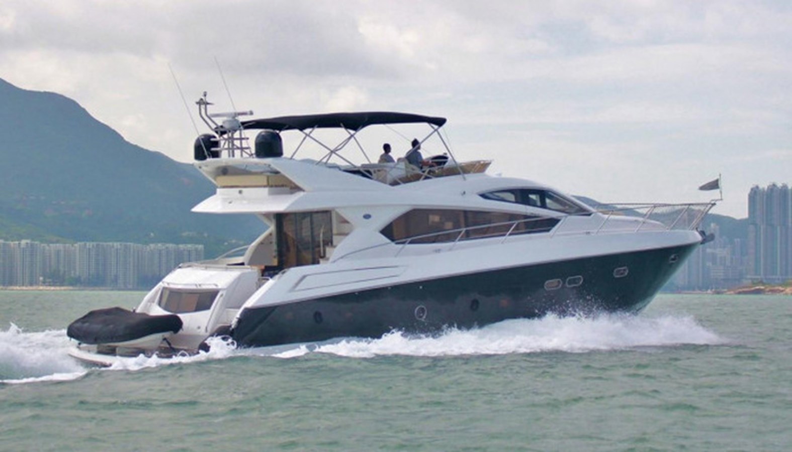 Sunseeker 63 - 2014 SUNSEEKER 69' 8