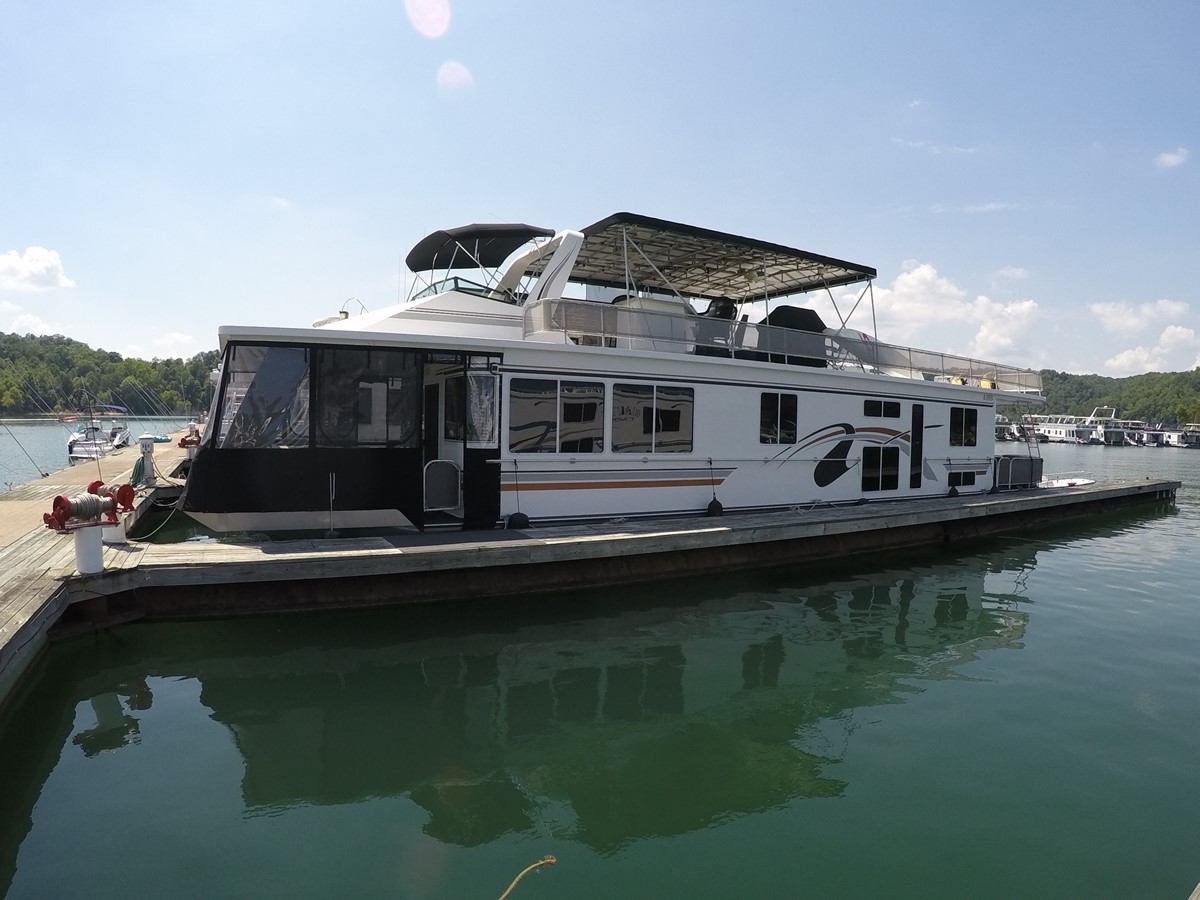 2001 Fantasy 16 x 69 WB - 2001 FANTASY YACHTS 69'