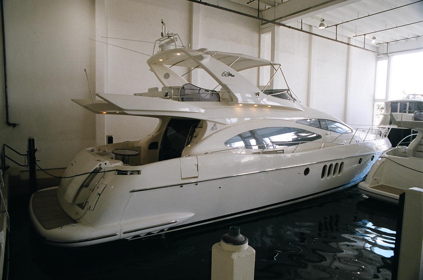 68' Azimut 2003 - 2003 AZIMUT YACHTS 68' Plus