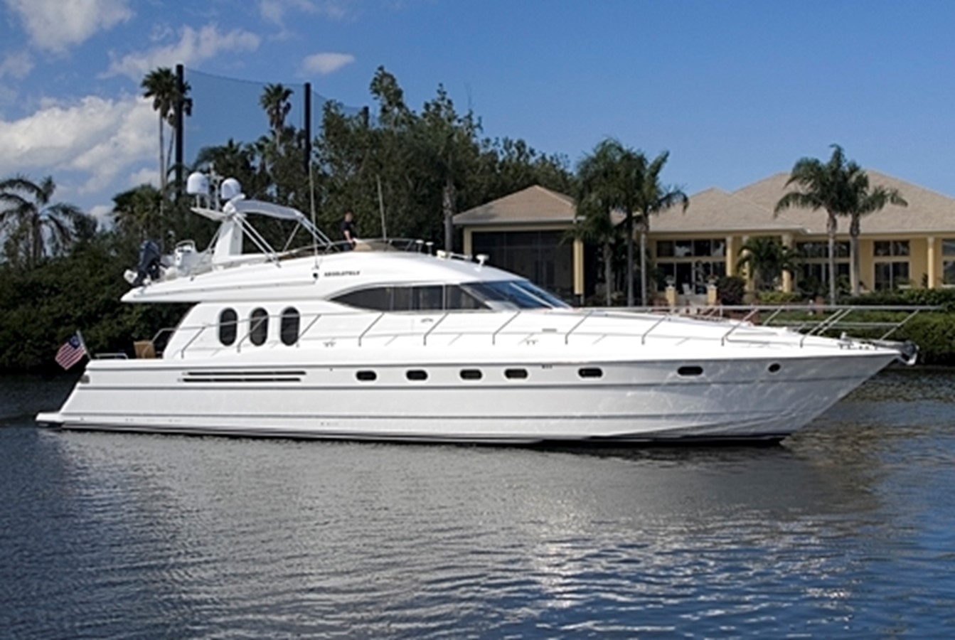 ABSOLUTELY - 2000 VIKING 68' Flybridge Motoryacht