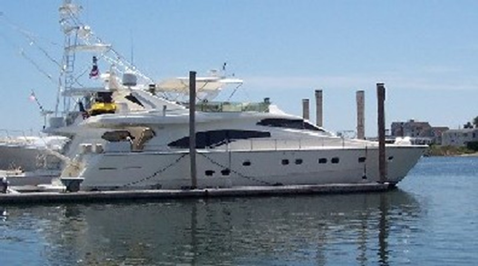 Debris - 2001 FERRETTI YACHTS 68' 680 Flybridge