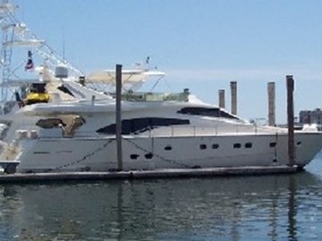 Debris - 2001 FERRETTI YACHTS 68' 680 Flybridge