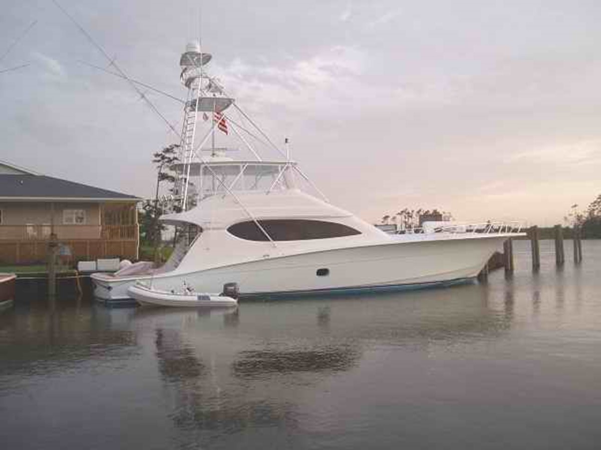 HIGHWAY 61 - 2005 HATTERAS 68' 68' Convertible Ope