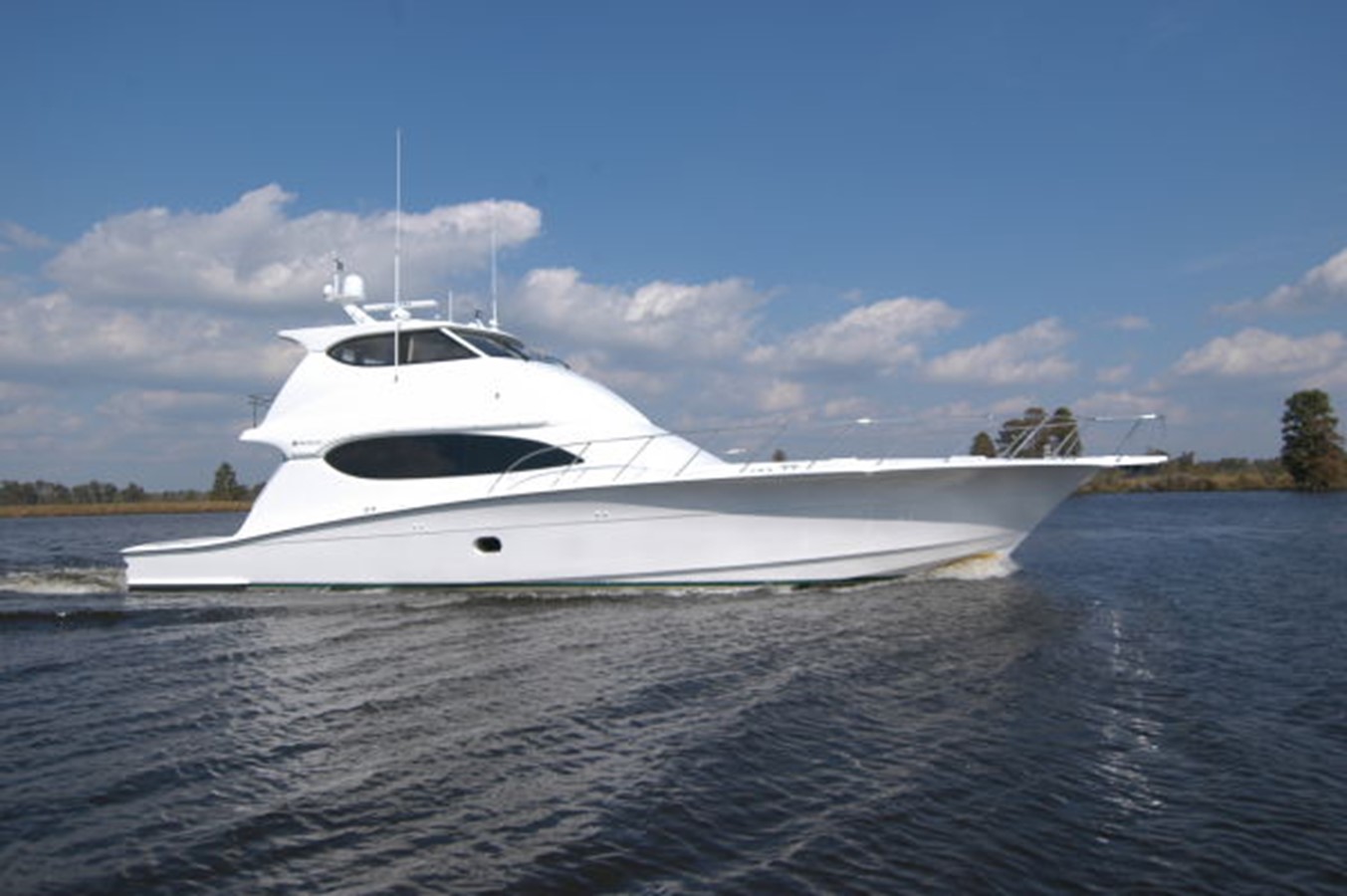 Moonlighter - 2007 HATTERAS 68' Enclosed Bridge