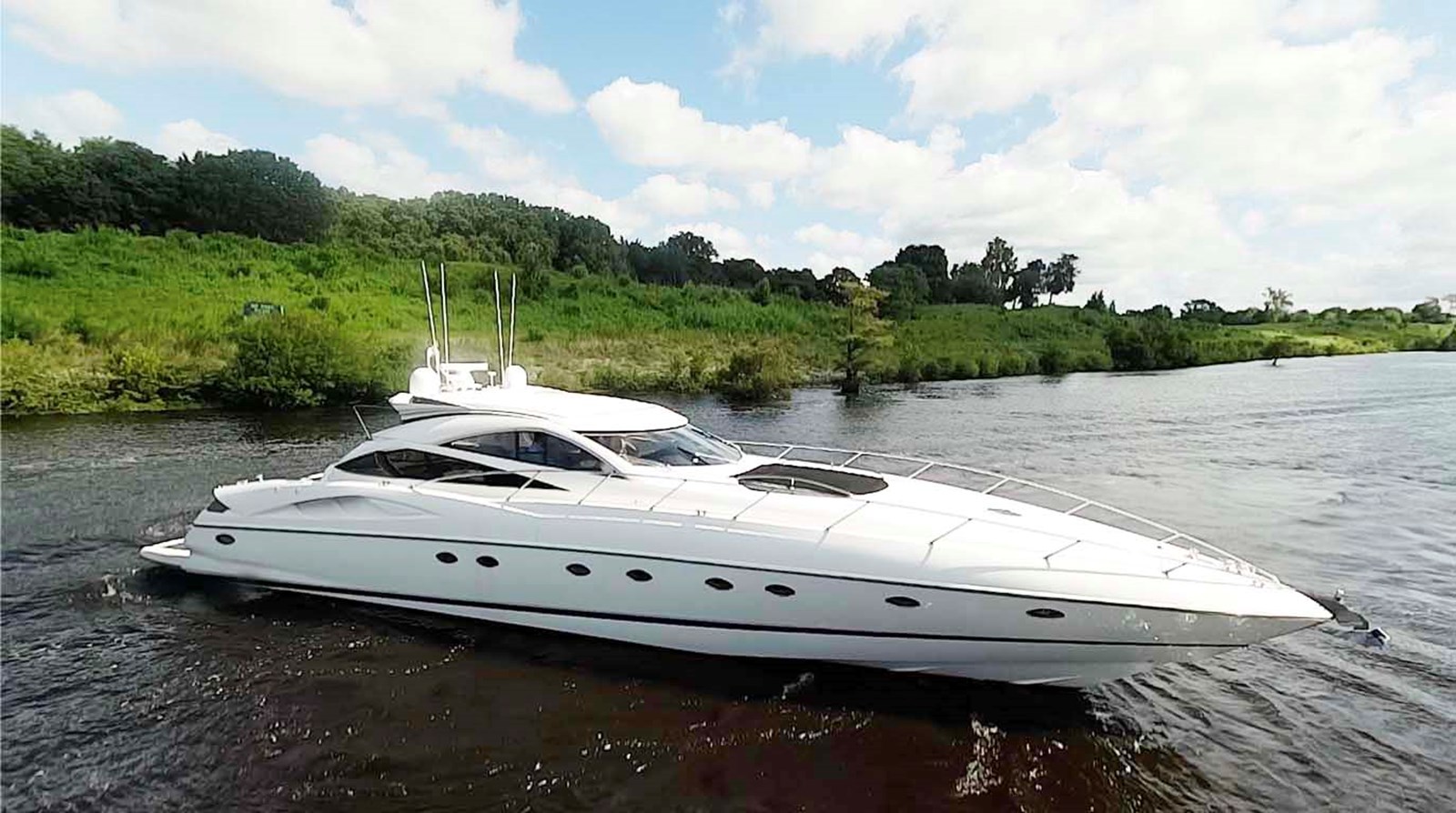 Low Profile - 2003 SUNSEEKER 68' 68 Predator