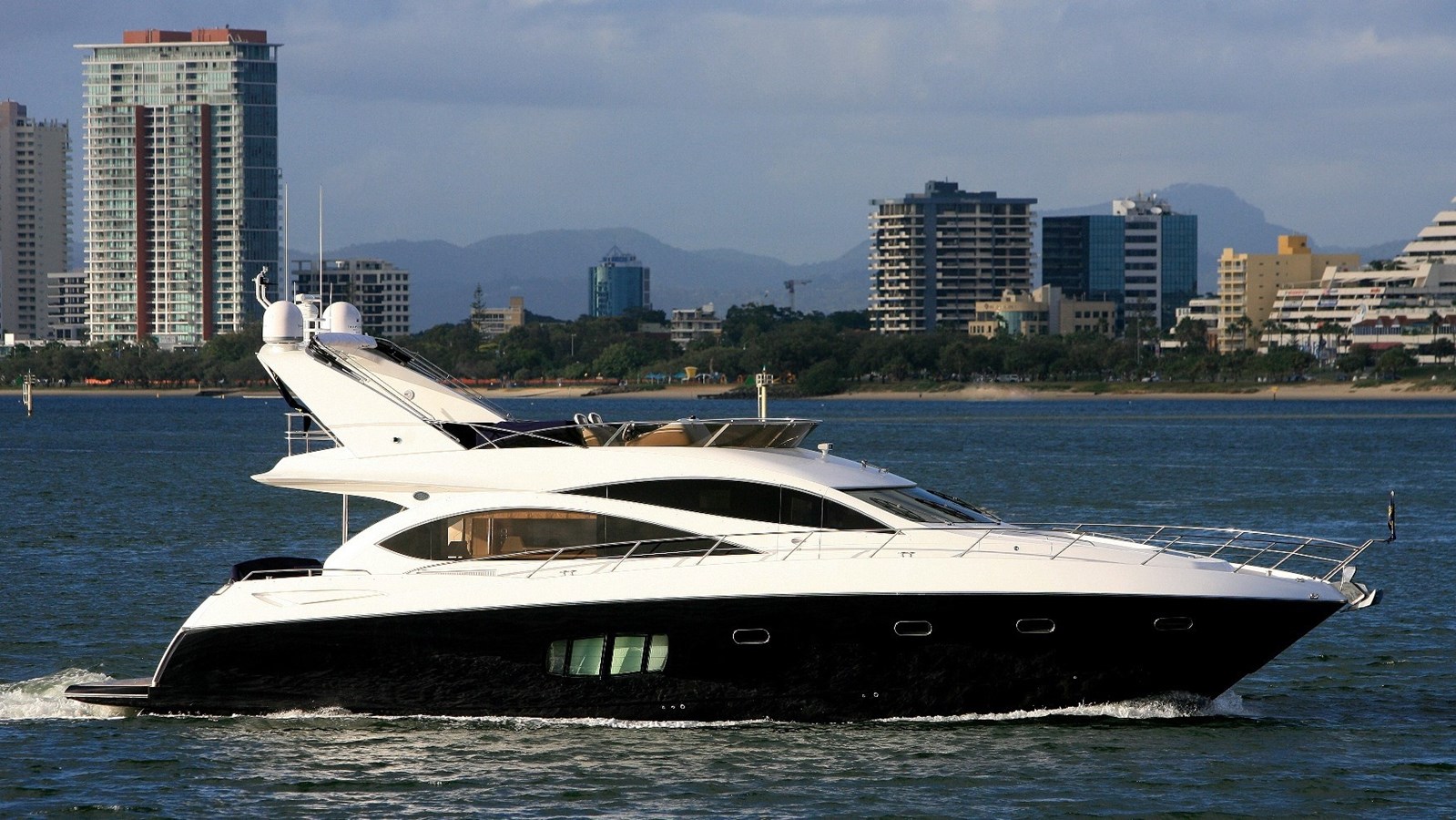 Lana - 2005 SUNSEEKER 66' Manhattan