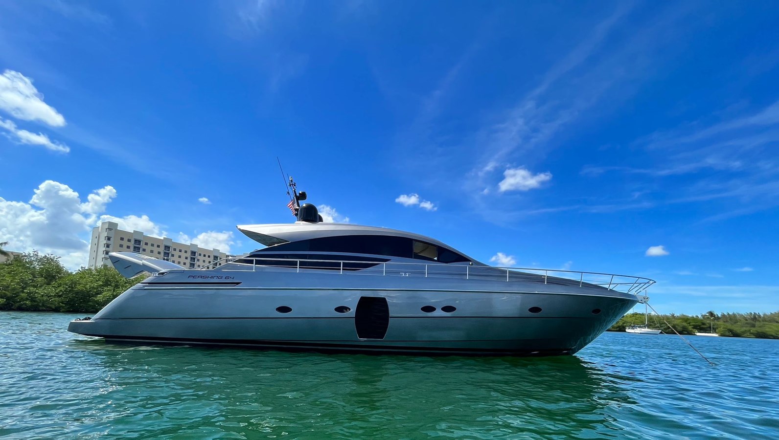 Antani II - 2010 PERSHING 65' 9