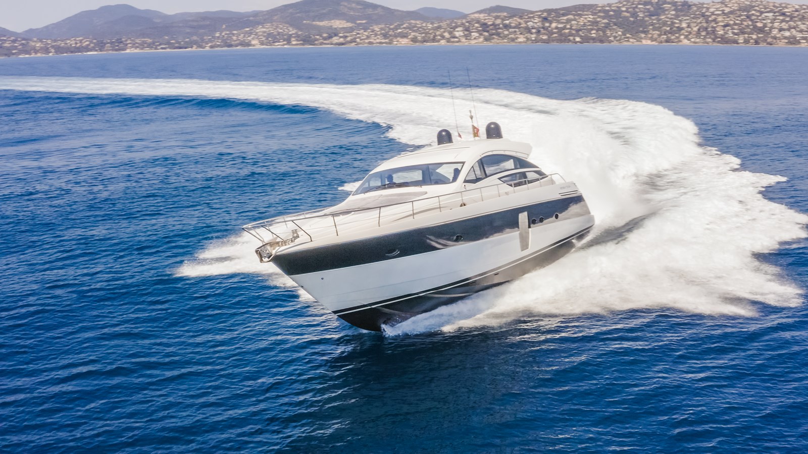 FIRST LADY - 2009 PERSHING 65' 9