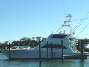 FLY BY - 2000 VIKING 65' Enclosed Bridge