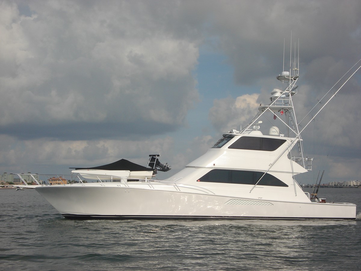 Hotel Fox - 2002 VIKING 65' 2003