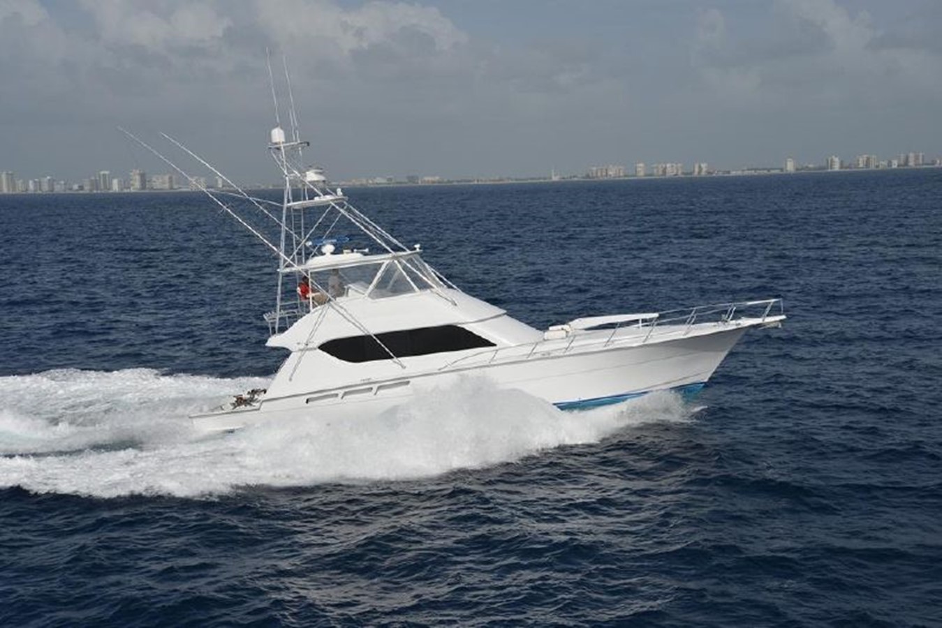 Fish N Chicks - 2004 HATTERAS 65' Convertible