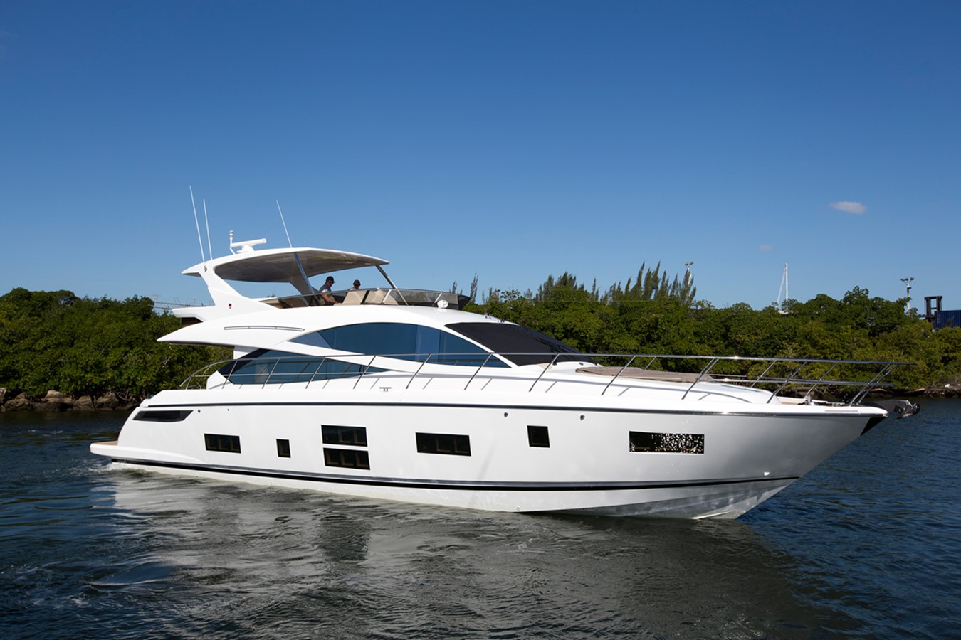 PEARL 65 - 2017 PEARL MOTOR YACHTS 65'