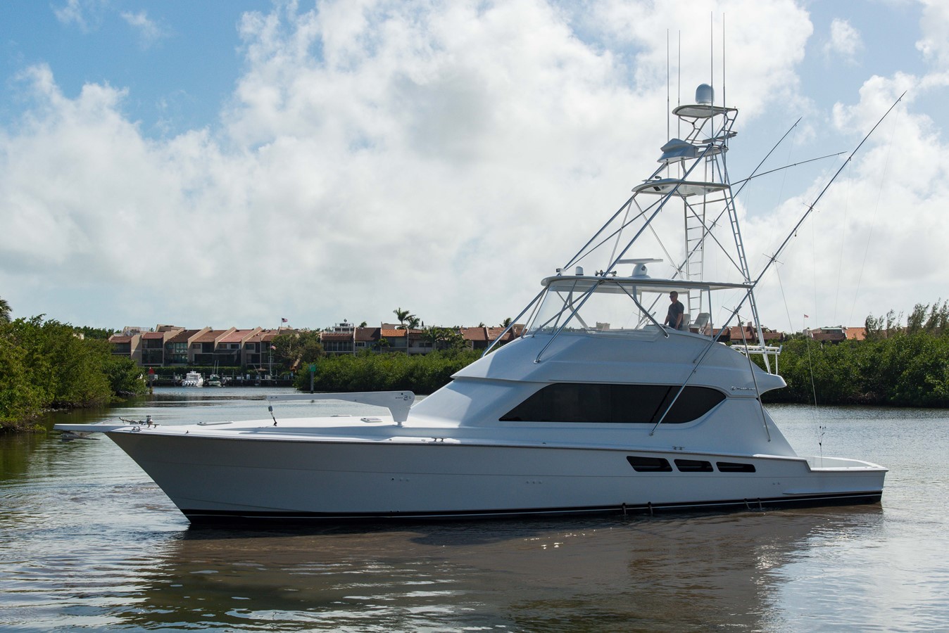 Bluelagoon - 2000 HATTERAS 65' Convertible