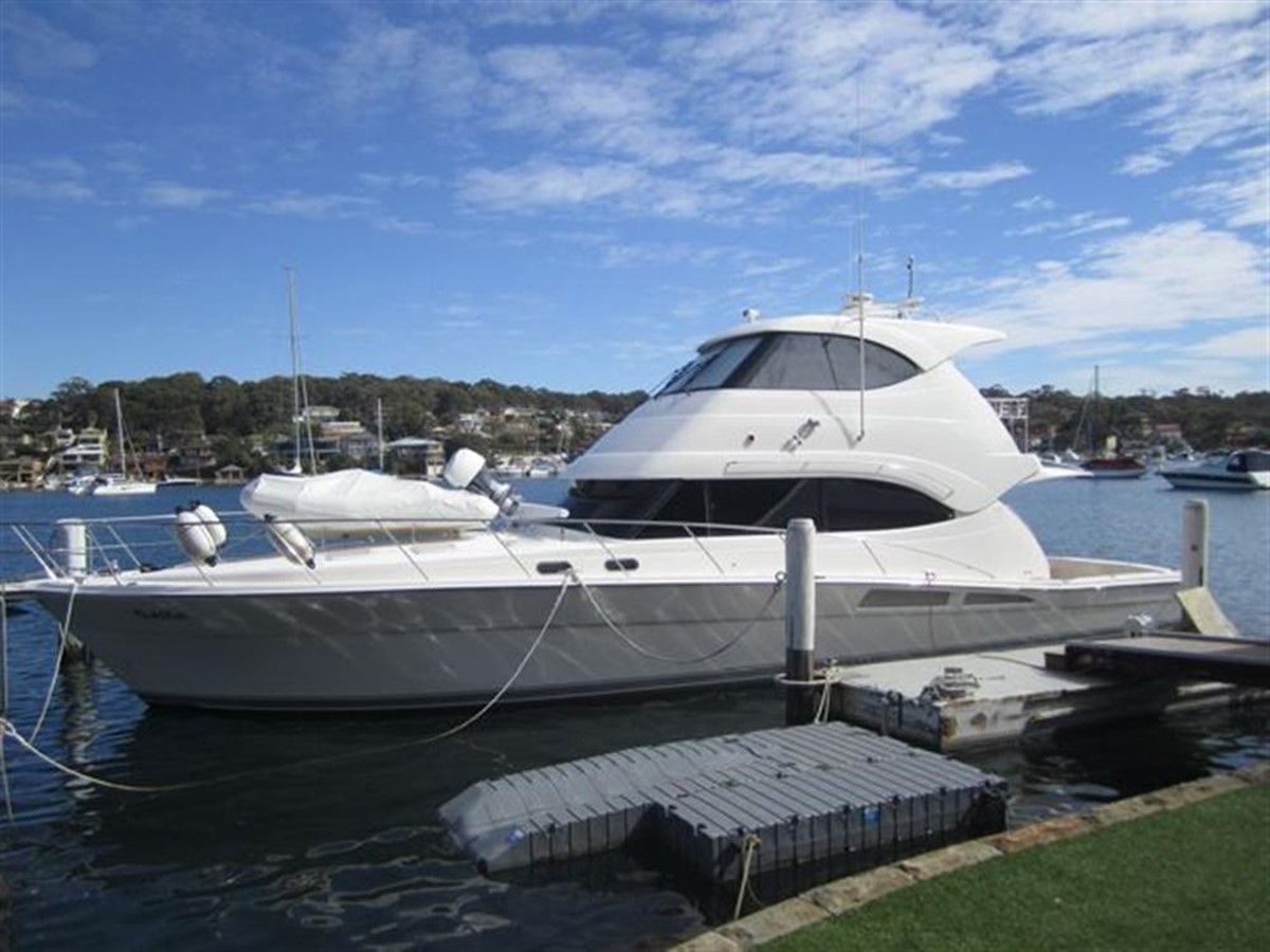 61 FLYBRIDGE - 2009 RIVIERA 64' 5