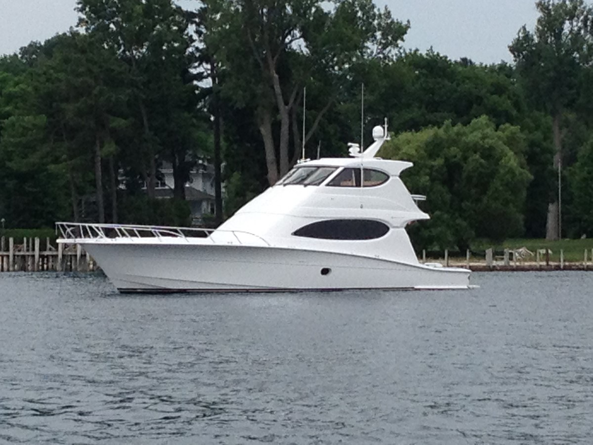 MARRI YACHT - 2008 HATTERAS 64' Enclosed Bridge Co